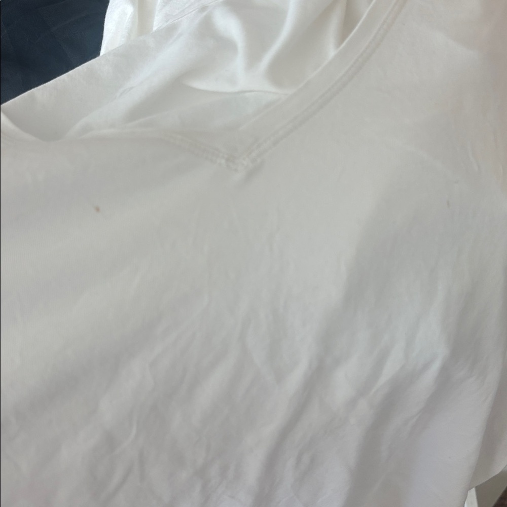 lululemon athletica White V-Neck Tee - Picture 4 of 4